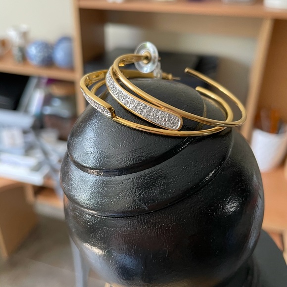 Vintage Butler Hoop gold tone Earrings - Picture 3 of 8